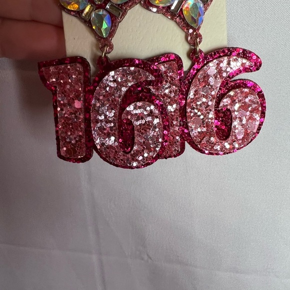 ITS Sense Hot Pink Sixteen Dangle Earrings NWT - Picture 6 of 6